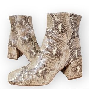 Sam Edelman Daruby bootie wheat /snake print. Size 6.5